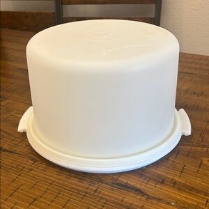 Vgt Tupperware White Cake Carrier
